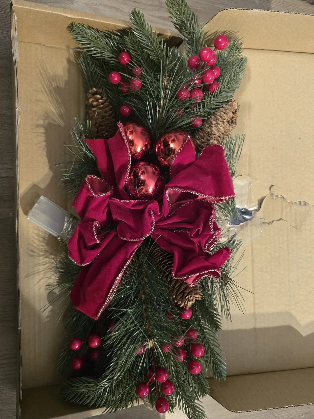 Red Holiday Pine Teardrop Swag with Bow and Lights. NEW.